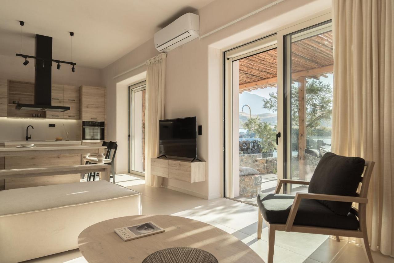Isla Beach House, A Timeless Retreat, By Thinkvilla Дамнони Екстериор снимка